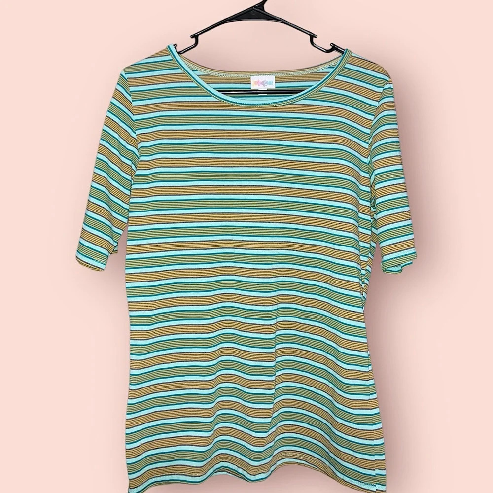 🛍️$2 SALE WHEN BUNDLED| LulaRoe Gigi Women’s Fitted T-Shirt Top